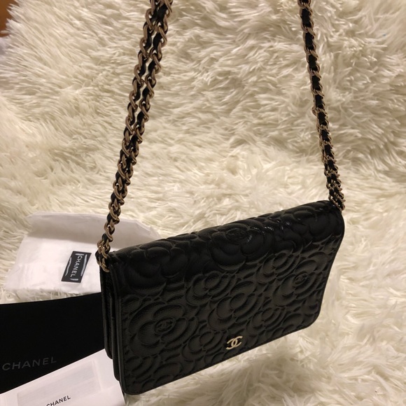 Chanel Camellia Wallet On Chain (extra pictures) sold - Picture 2 of 13